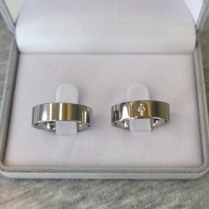 Aliança de Aço Inox Reta com Pedra | 6 mm | Par - Imagem 2