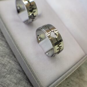 Aliança de Aço Inox Reta com Coração | Batimentos | Rebaixo | 7 mm | Par - Imagem 2