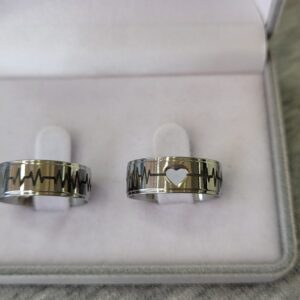 1004 / 1004-C : Aliança de Aço Inox Reta com Coração | Batimentos | Rebaixo | 7 mm | Par - Imagem 3