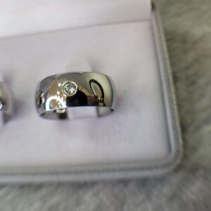 Aliança de Aço Inox Tradicional com Pedra | 8 mm | Par - Imagem 3