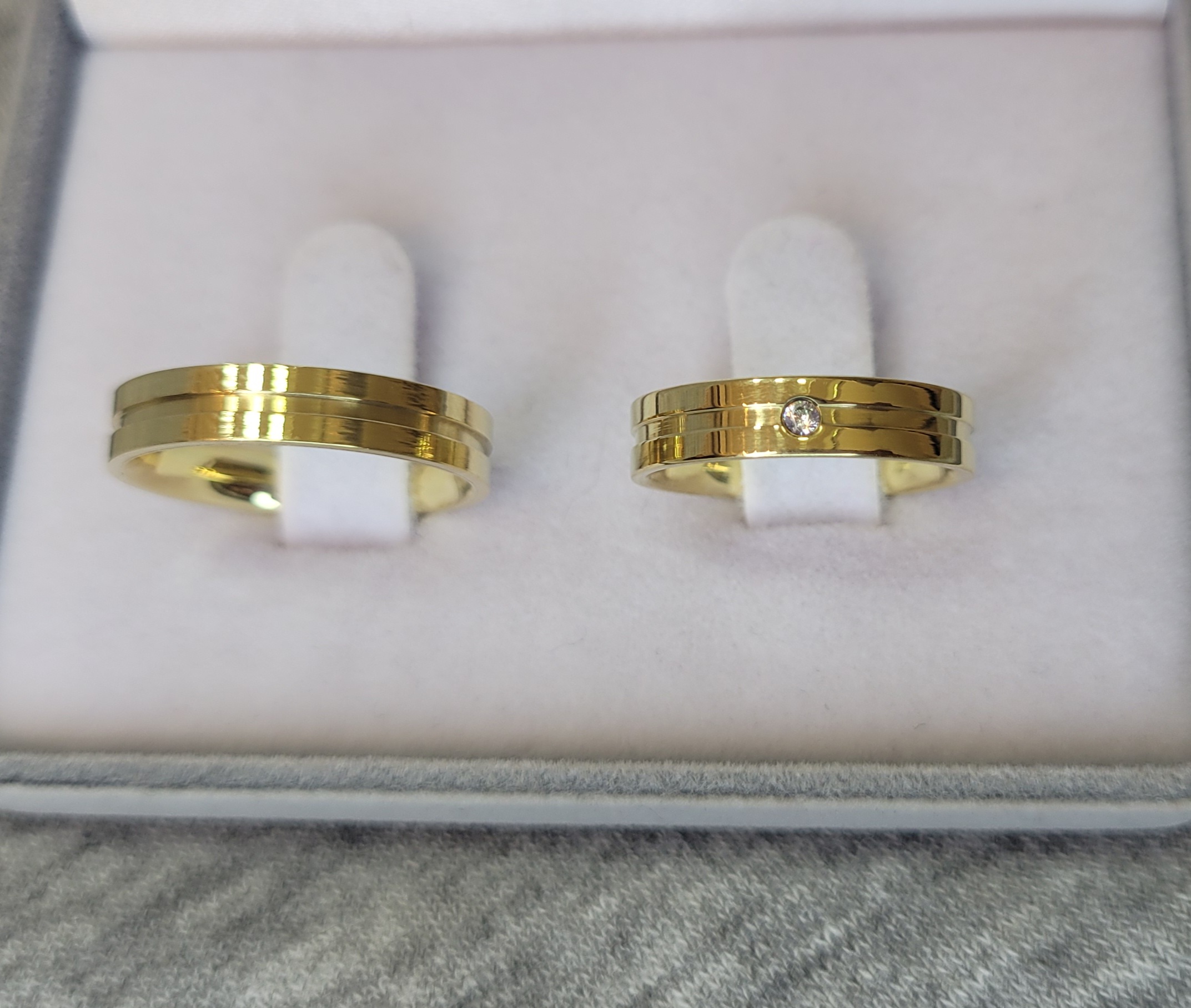 M88 / M88-1 : Aliança de Moeda Reta com Pedra | Friso | 4 mm | Par - Imagem 3