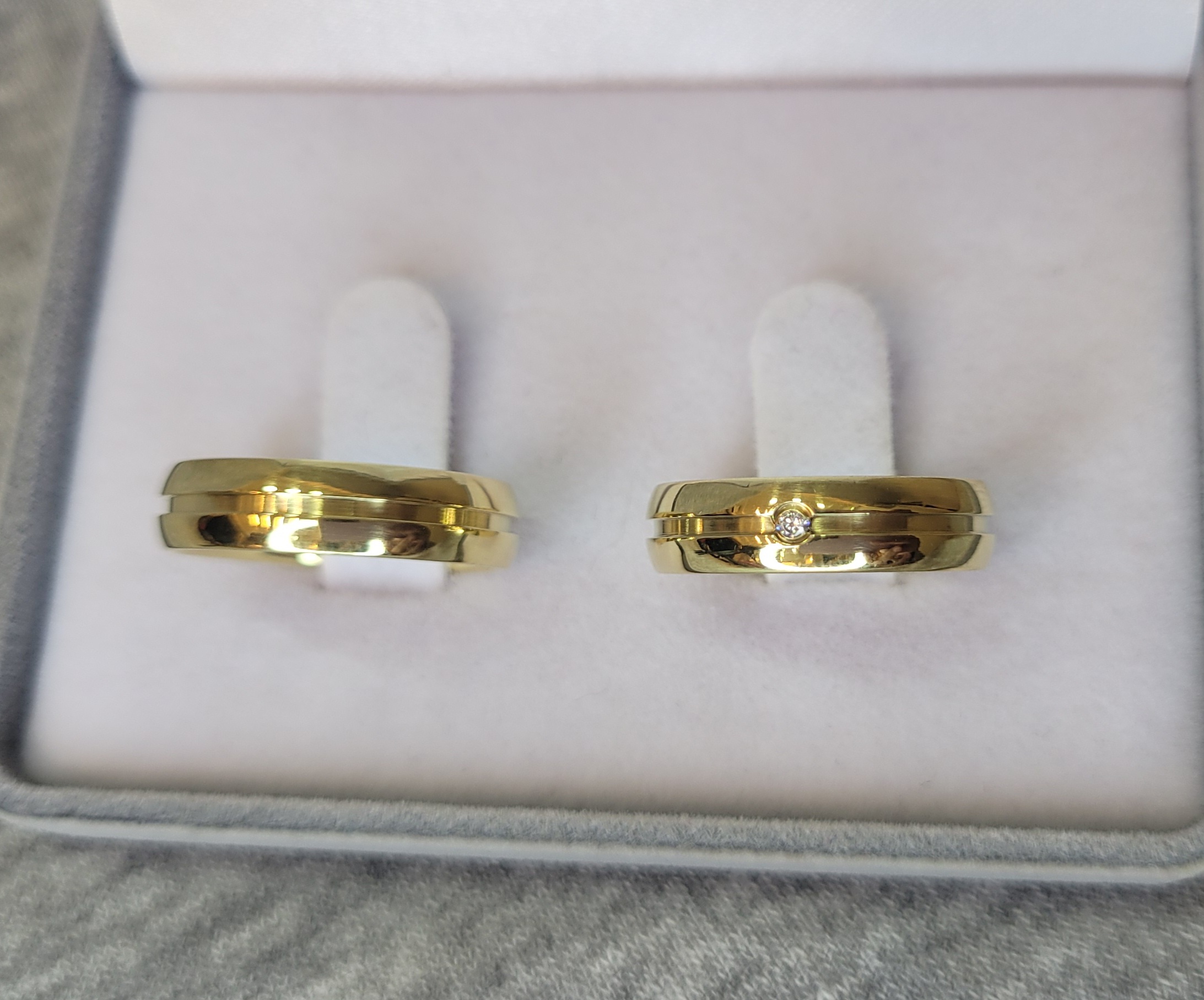 M89 / M89-1 : Aliança de Moeda Abaulada com Pedra | Friso | 5 mm | Par - Imagem 2