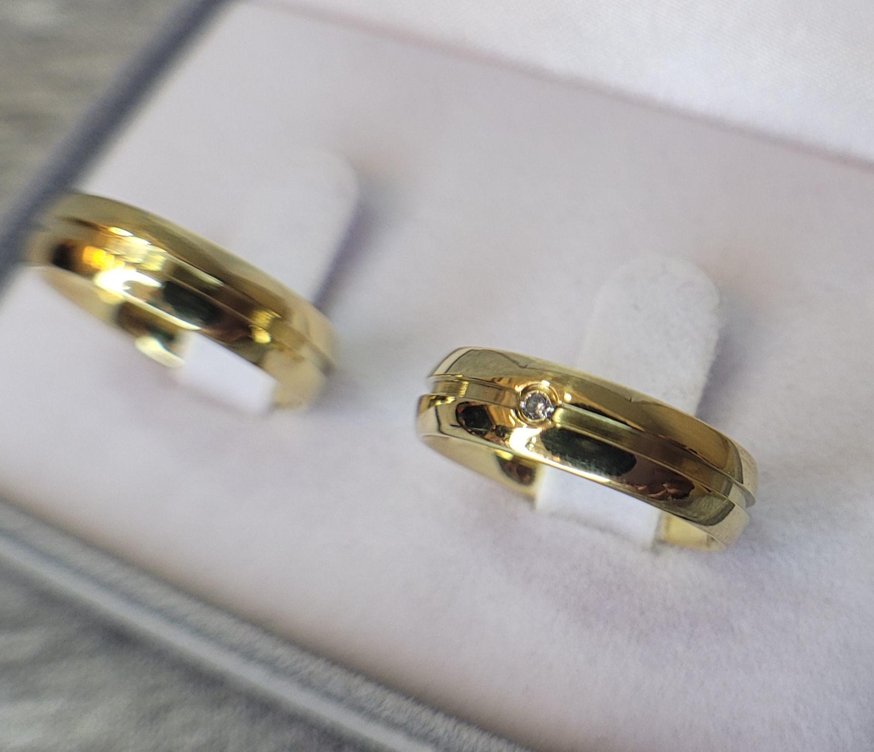 M89 / M89-1 : Aliança de Moeda Abaulada com Pedra | Friso | 5 mm | Par - Imagem 3