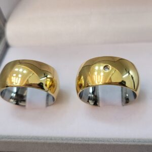 MA10 / MA10-1 (LISA) : Aliança de Moeda Abaulada com Pedra | Tradicional | 10 mm | C/ Forro | Par - Imagem 2