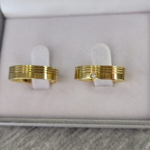 Aliança de Moeda Reta com Pedra | 3 Frisos | 5 mm | Par - Imagem 2