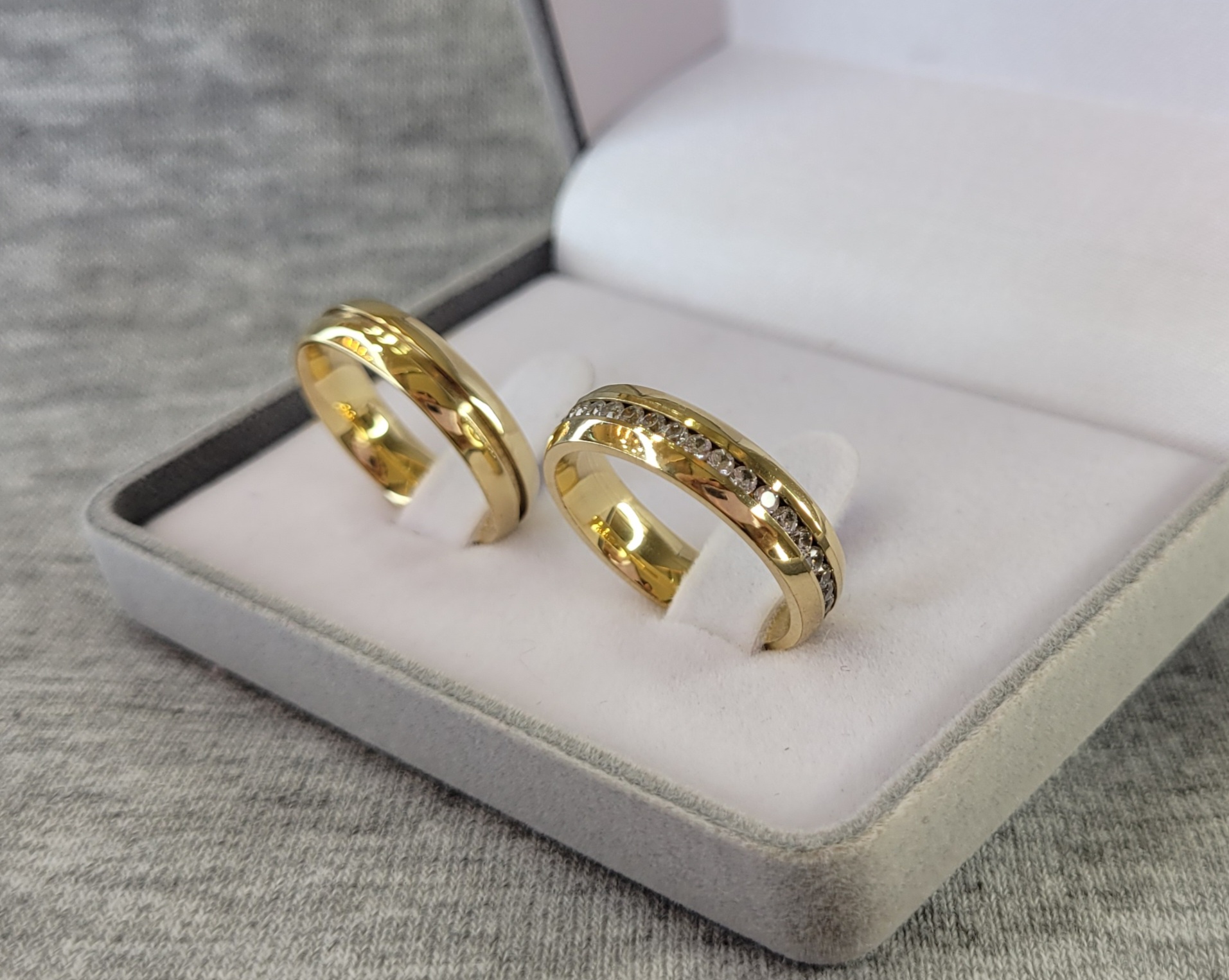 M-MILÃO / M-MILÃO-1 : Aliança de Moeda Abaulada com Pedras | Friso | 5 mm | Milão | Par