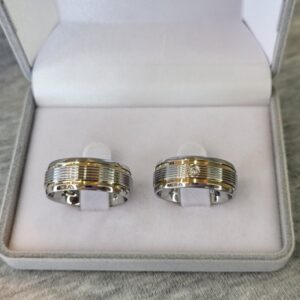 414 / 414-1 : Aliança de Aço Inox Abaulada com Pedra | Frisos | 2 Filetes de Ouro | 8 mm | Par - Imagem 2