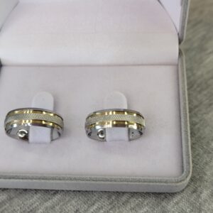 Aliança de Aço Inox Abaulada Unissex | Recartilhada | 2 Frisos | 2 Filetes de Ouro | 6 mm | Unidade - Imagem 3