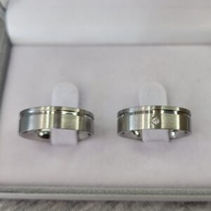 Aliança de Aço Inox Reta com Pedra | Friso | Fosca | 6 mm | Par - Imagem 2
