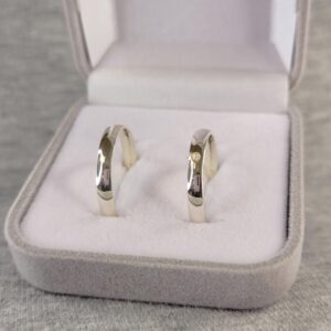 Aliança de Prata Abaulada com Pedra | Tradicional | 3 mm | Par - Imagem 4
