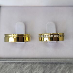 Aliança de Moeda Reta com Pedras | Friso | 6 mm | Nápoles | C/ Forro | Par - Imagem 2