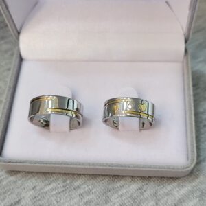 702 / 702-12c : Aliança de Aço Inox Reta com Pedra | Coração | Friso Rosca | Filete de Ouro | 7 mm | Par - Imagem 3