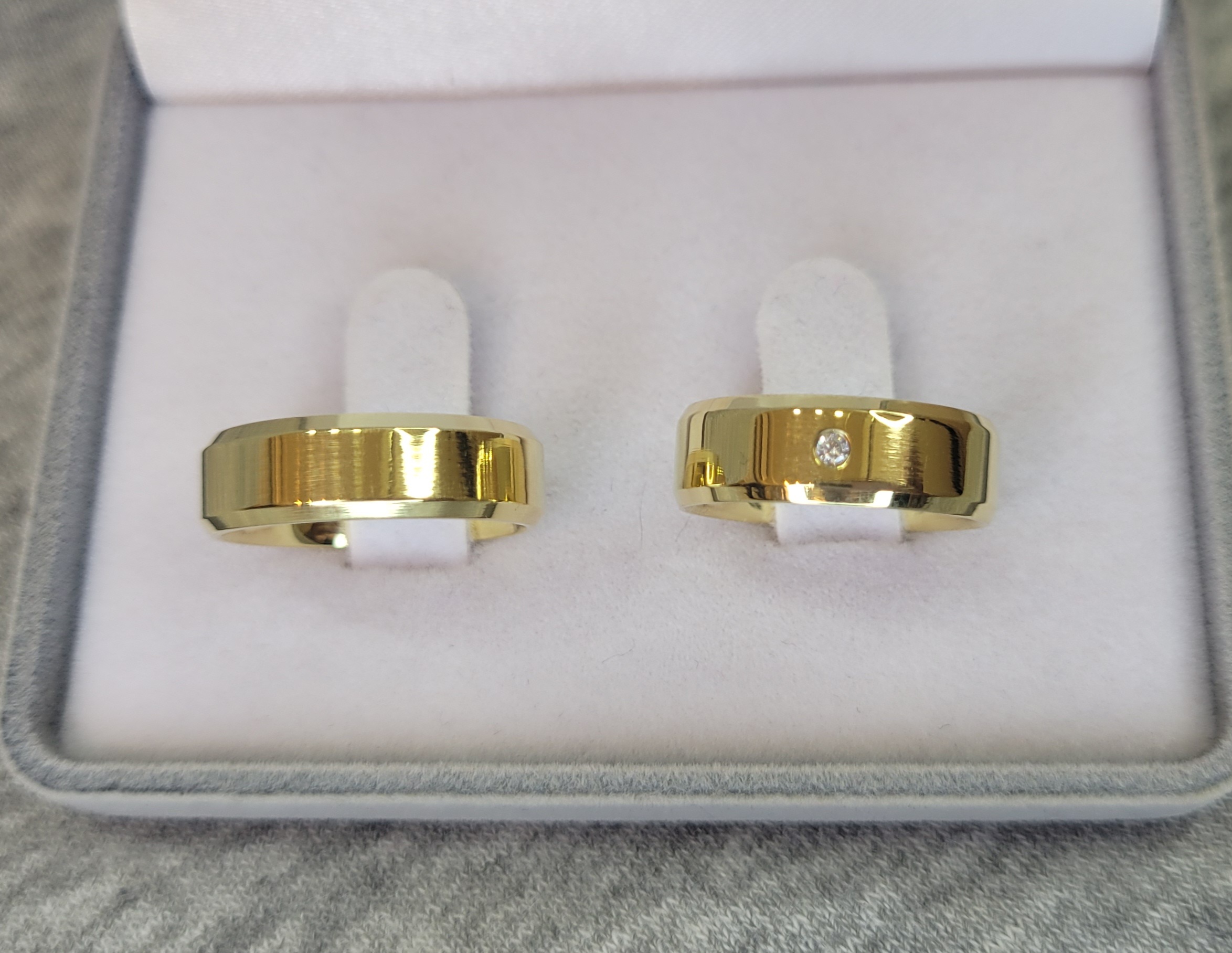 M55 / M55-1 : Aliança de Moeda Reta com Pedra | Chanfrada | 6 mm | Par - Imagem 3