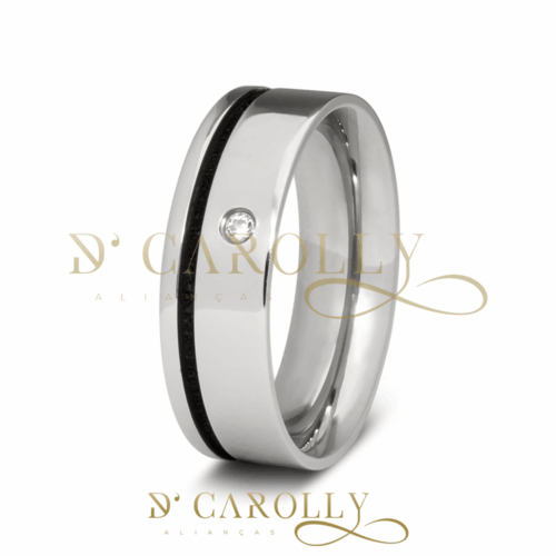 Modelo: 092 / 092-1 Largura: 6 mm Espessura: 2,5 mm Material: Aço inox Acabamento externo: Másc: Reta, polida, com friso preto (canal black) na lateral| Fem: Reta, polida, com friso preto (canal black) na lateral e pedra de zircônia cravada Acabamento interno: Anatômica Descrição: Aliança de compromisso ou namoro, discreta, produzida em aço inox com cravação de pedra de zircônia, com friso preto (canal black) na lateral. Excelente durabilidade. Este material não oxida com o tempo como a prata, não demanda manutenção e é altamente resistente a riscos.