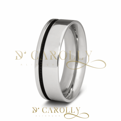 Modelo: 092 / 092-1 Largura: 6 mm Espessura: 2,5 mm Material: Aço inox Acabamento externo: Másc: Reta, polida, com friso preto (canal black) na lateral| Fem: Reta, polida, com friso preto (canal black) na lateral e pedra de zircônia cravada Acabamento interno: Anatômica Descrição: Aliança de compromisso ou namoro, discreta, produzida em aço inox com cravação de pedra de zircônia, com friso preto (canal black) na lateral. Excelente durabilidade. Este material não oxida com o tempo como a prata, não demanda manutenção e é altamente resistente a riscos.