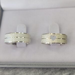 Aliança de Prata Reta | Diamantada | Friso | Rebaixo | Coração | 7 mm | Par - Imagem 3
