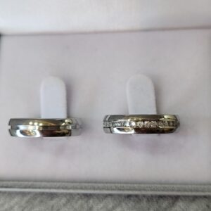 Aliança de Aço Inox Abaulada com Pedras | Friso | 5 mm | Milão | Par - Imagem 2