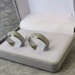 381 / 381-1 : Aliança de Aço Inox Reta com Pedra | Diamantada | Friso | 6 mm | Par