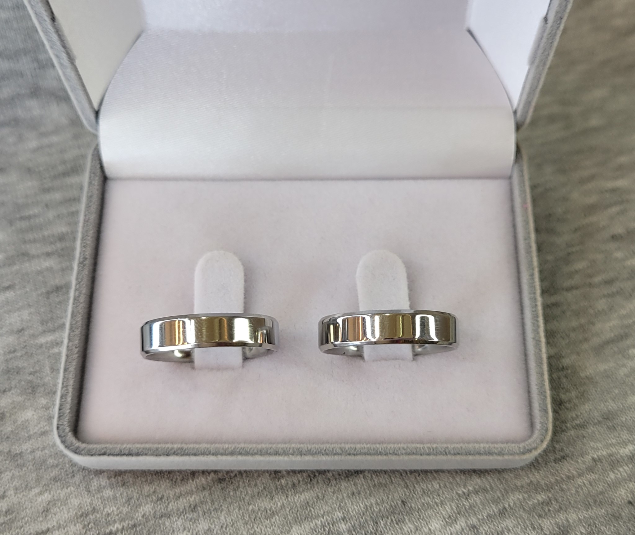 020 / 020-1 : Aliança de Aço Inox Chanfrada com Pedra | 5 mm | Par - Imagem 2