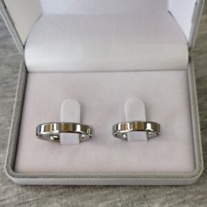 Aliança de Aço Inox Chanfrada com Pedra | 4 mm | Par - Imagem 2