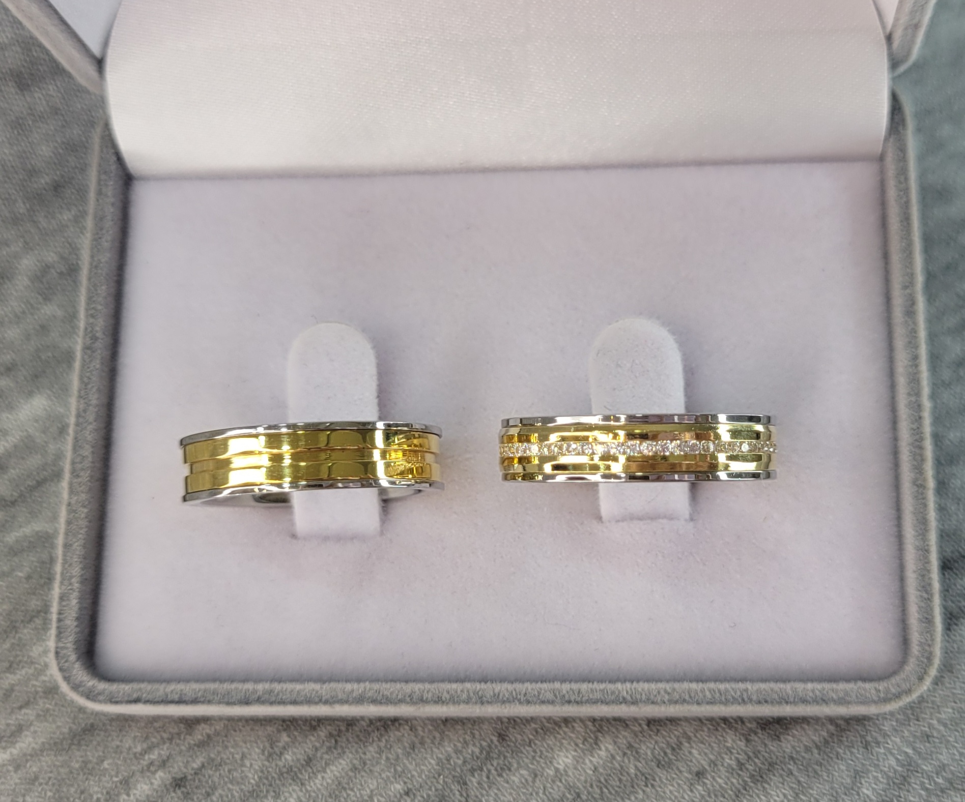 F MADRI / F MADRI-1 : Aliança de Aço Inox Reta | Folheado | Pedras | Madri | 6 mm | Par - Imagem 2