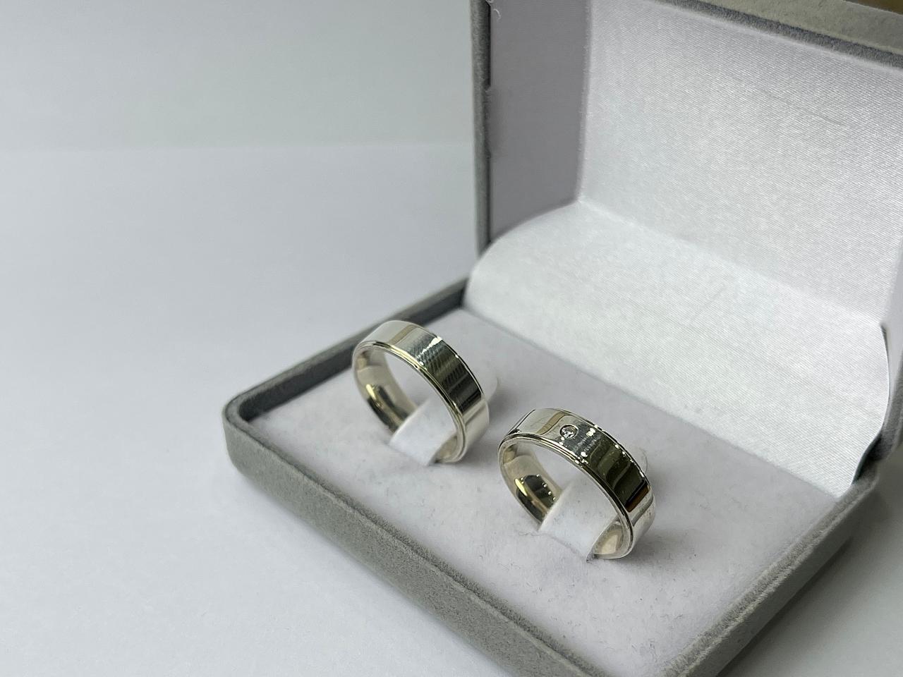 AG2099/ AG2099-1 : Aliança de Prata Reta com Pedra | Tradicional | 6 mm | Par