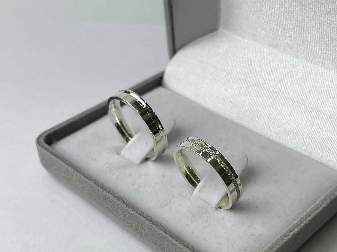 AG AMSTERDÃ /  AG AMSTERDÃ-1 : Aliança de Prata Reta com Pedras | Friso | 4 mm | Amsterdã | Par