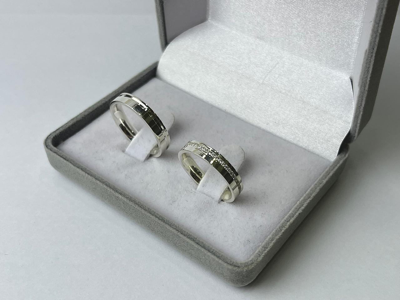 AG AMSTERDÃ /  AG AMSTERDÃ-1 : Aliança de Prata Reta com Pedras | Friso | 4 mm | Amsterdã | Par - Imagem 3