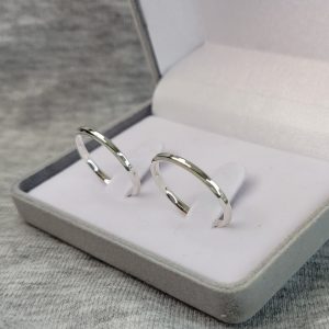 Aliança de Prata Reta com Pedras | Frisos | 2 mm | Par